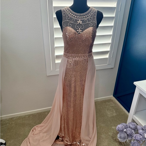 Elegant Rose Gold Pink Sequin Gown - Picture 1 of 7